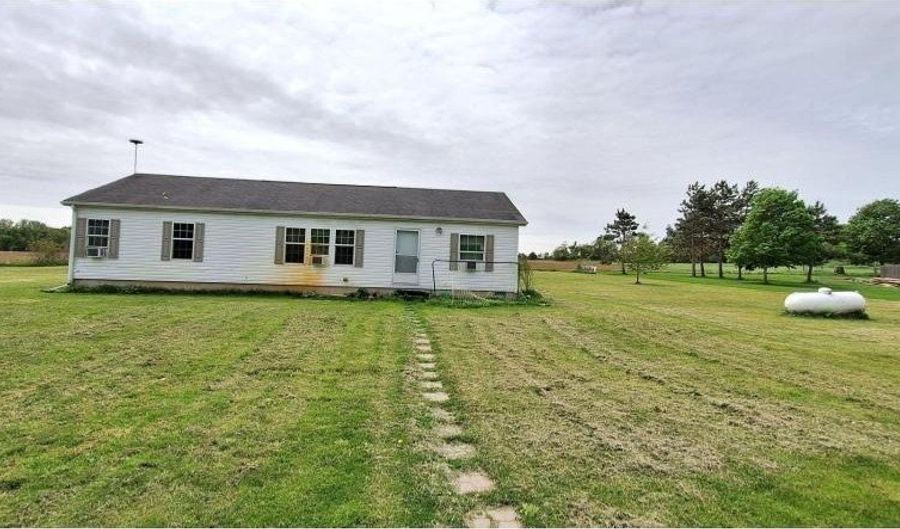 8625 E Metz Rd, Angola, IN 46703 - 3 Beds, 1 Bath