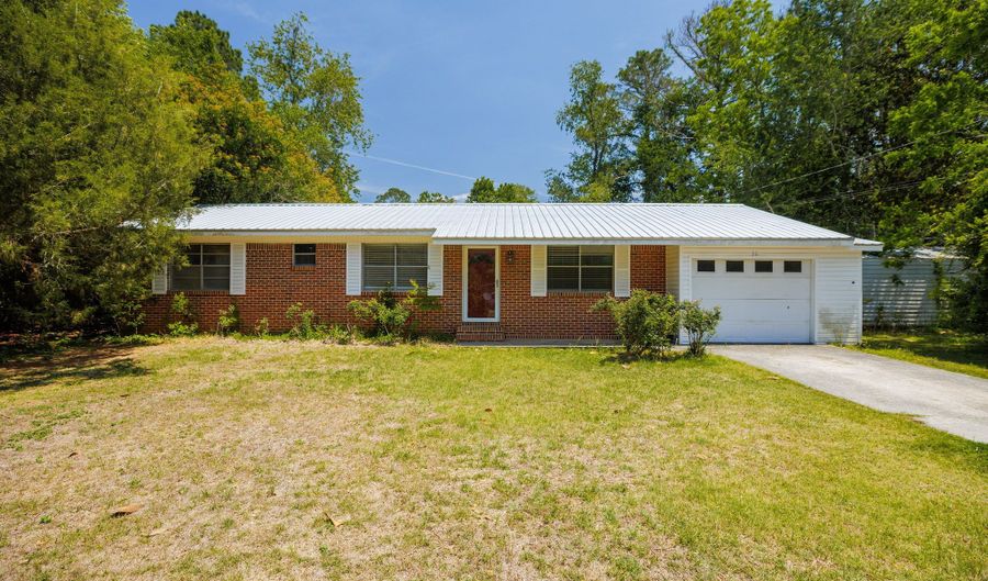 203 Magnolia Dr, Adel, GA 31620 - 3 Beds, 2 Bath