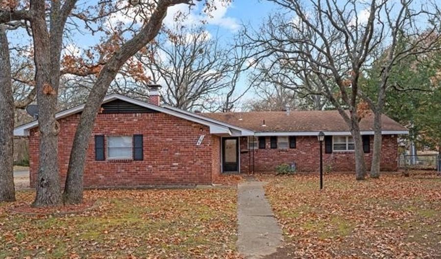 104 Laurel Pl, Bartlesville, OK 74003 - 3 Beds, 2 Bath