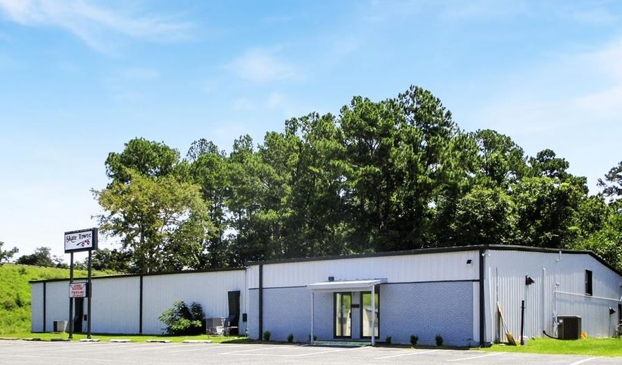 725 Wright St, Bainbridge, GA 39819 - 0 Beds, 2 Bath