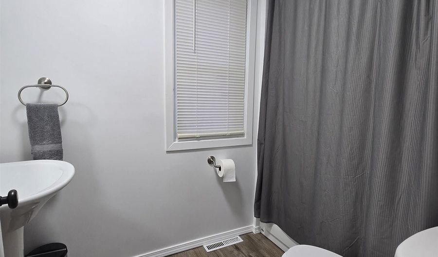 607 N BLUFF St, Albany, IL 61230 - 2 Beds, 1 Bath