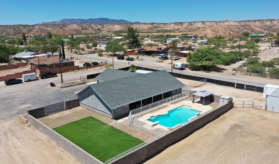 986 W Coffee Dr, Benson, AZ 85602 - 4 Beds, 2 Bath