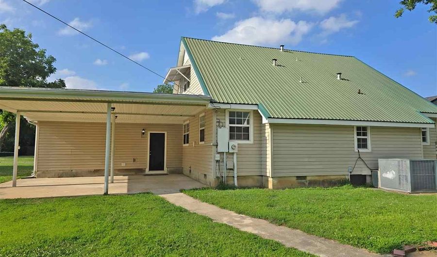 654 NW 12th Ave, Ardmore, OK 73401 - 3 Beds, 2 Bath