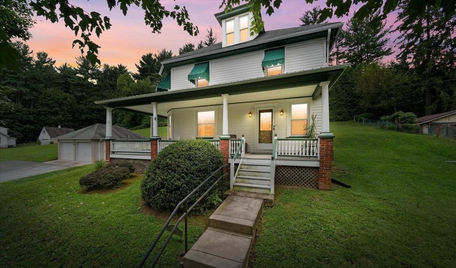 1101 YORKLYN Rd, Hockessin, DE 19707 - 3 Beds, 2 Bath