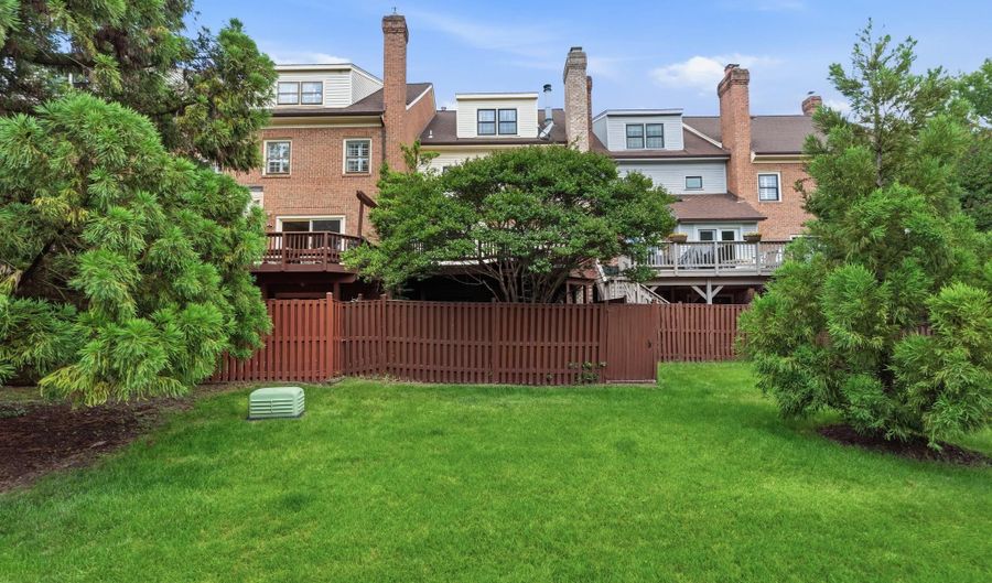 6313 MANCHESTER Way, Alexandria, VA 22304 - 3 Beds, 5 Bath