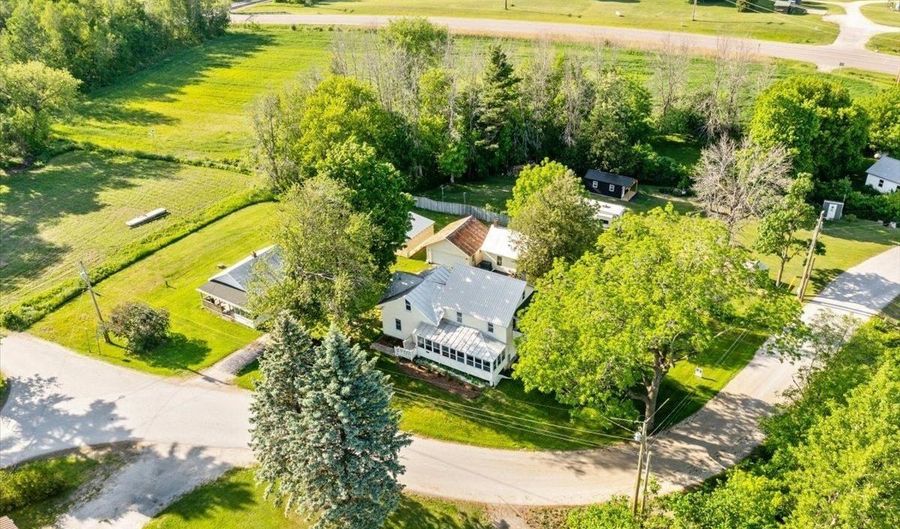 321 E Alburgh Rd, Alburgh, VT 05440 - 4 Beds, 2 Bath