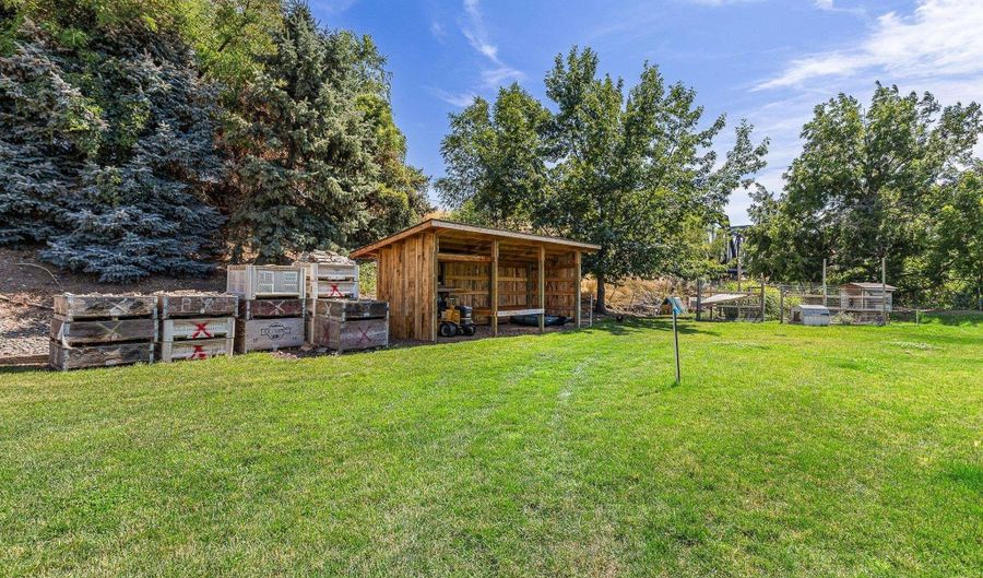 38906 Demoss Rd, Benton City, WA 99320 - 3 Beds, 3 Bath
