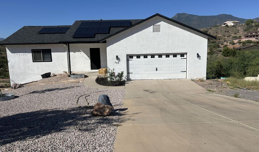 798 Palisades Dr, Clarkdale, AZ 86324 - 4 Beds, 3 Bath