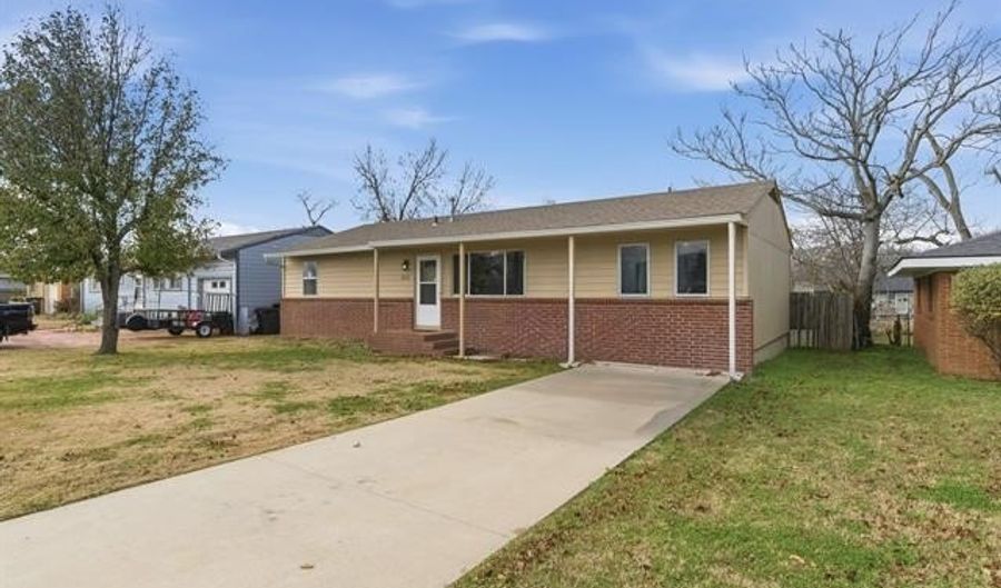 313 N Cummings Ave, Bartlesville, OK 74006 - 4 Beds, 1 Bath