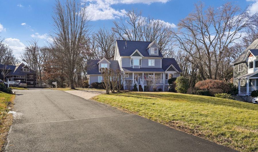 2018 SWAN Ter, Alexandria, VA 22307 - 5 Beds, 5 Bath