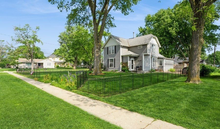 1418 Rapids St, Adel, IA 50003 - 3 Beds, 2 Bath