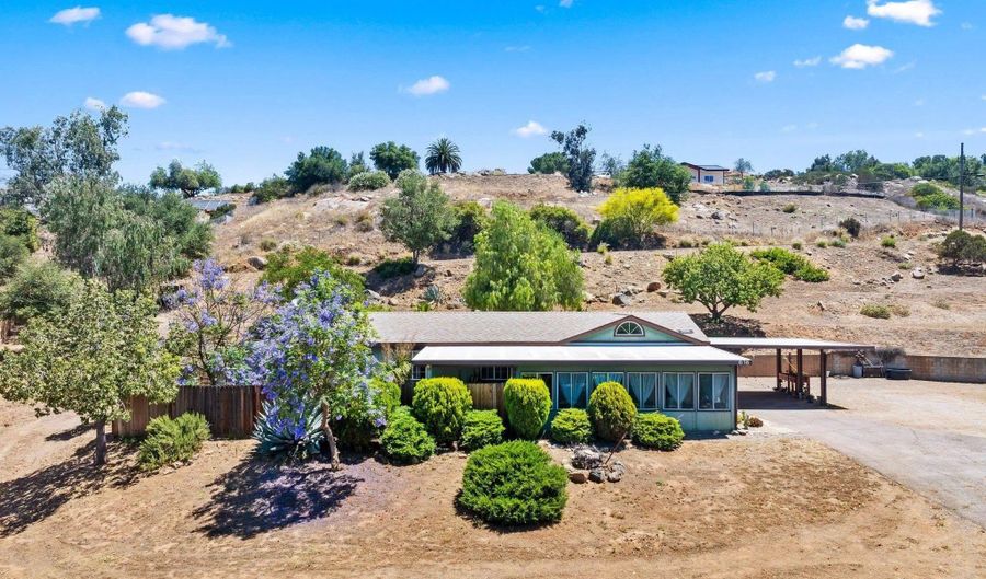636 N Glen Oaks Dr, Alpine, CA 91901 - 3 Beds, 2 Bath