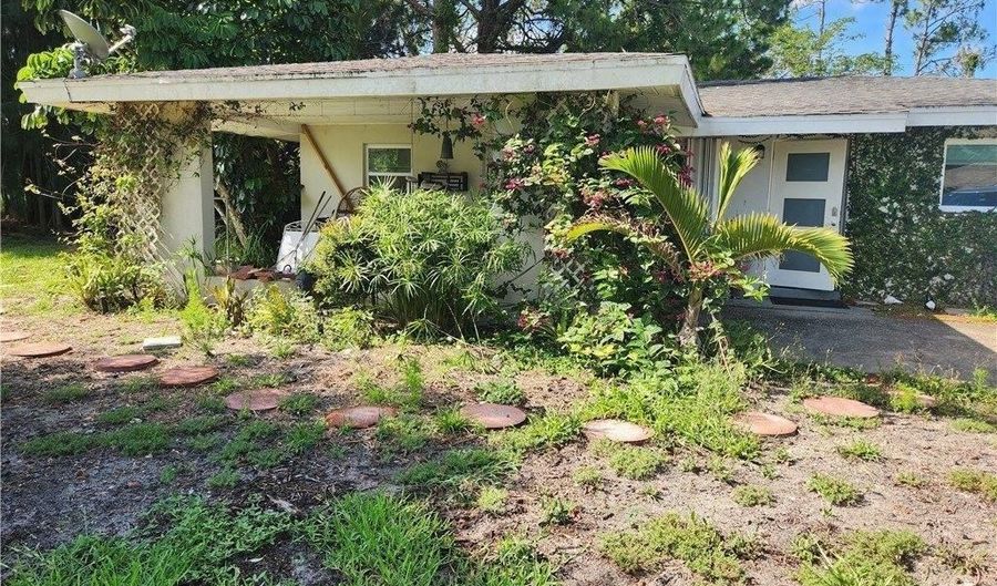 2206 Wyandotte Ave, Alva, FL 33920 - 3 Beds, 2 Bath