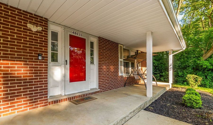 40233 N Lakeview Ave, Antioch, IL 60002 - 4 Beds, 3 Bath