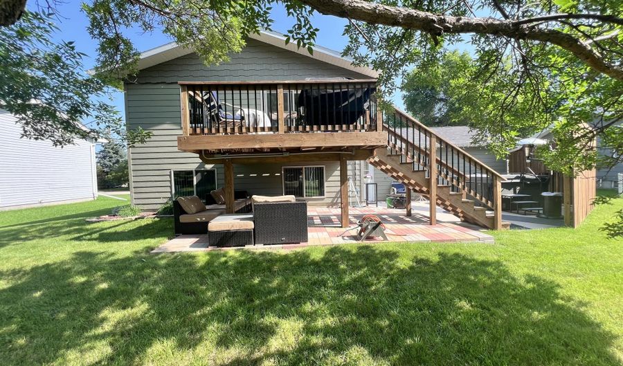 622 NE 23rd Ave, Aberdeen, SD 57401 - 3 Beds, 2 Bath
