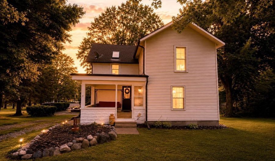 1193 Seneca St, Adrian, MI 49221 - 4 Beds, 2 Bath