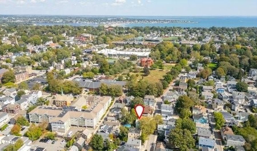 28 Young St, Newport, RI 02840 - 6 Beds, 3 Bath