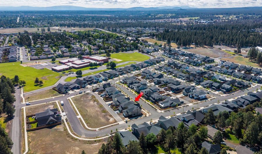 20607 SE Boer SE, Bend, OR 97702 - 4 Beds, 3 Bath