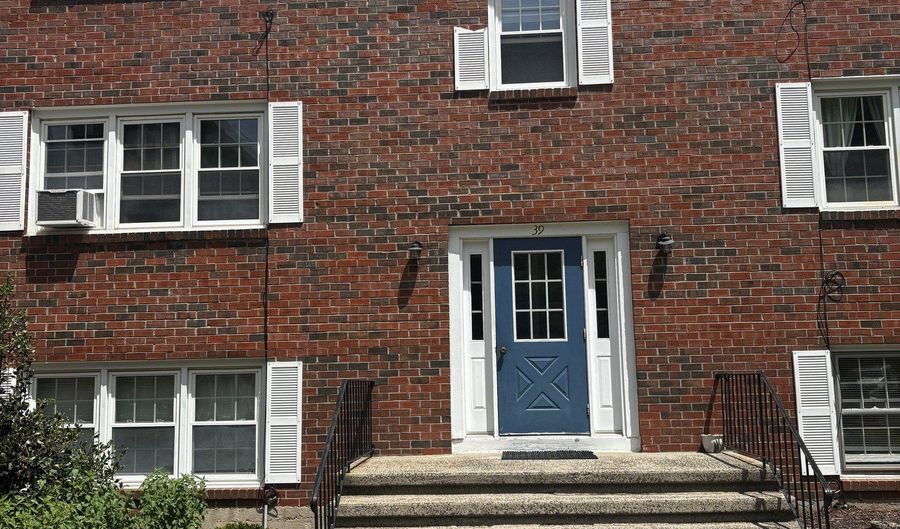 39 Briarwood Ln A, Branford, CT 06405 - 1 Beds, 1 Bath