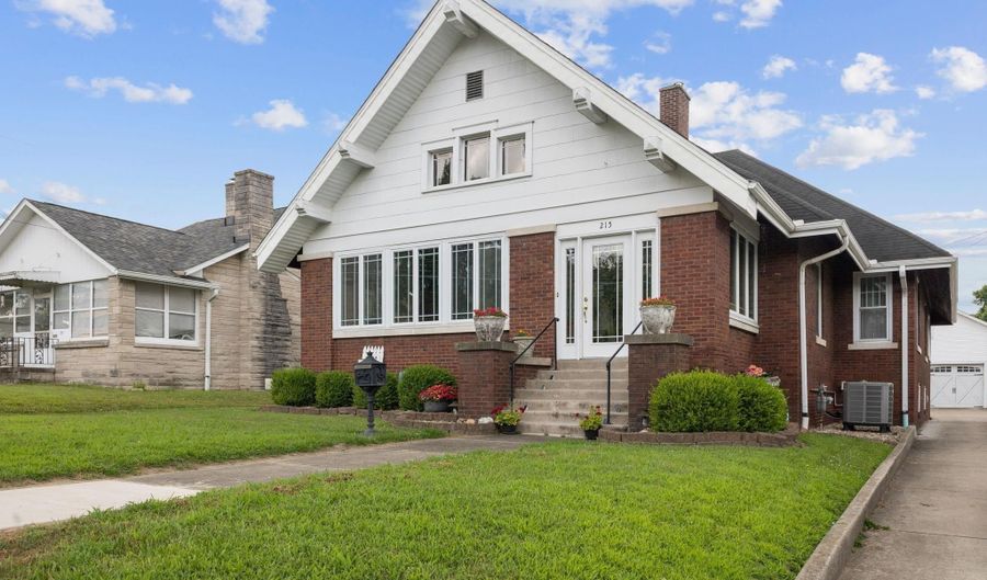 215 W Main St, Bloomfield, IN 47424 - 2 Beds, 2 Bath