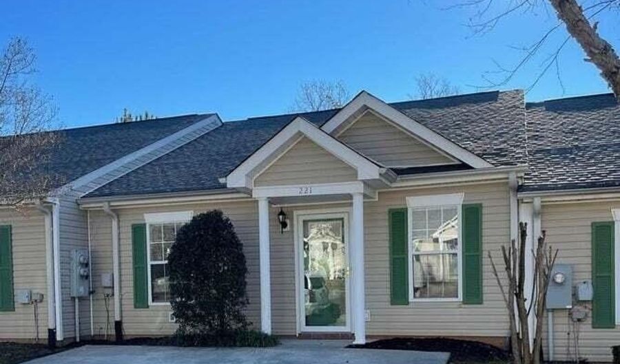 221 New Haven Ln SW, Aiken, SC 29803 - 2 Beds, 2 Bath
