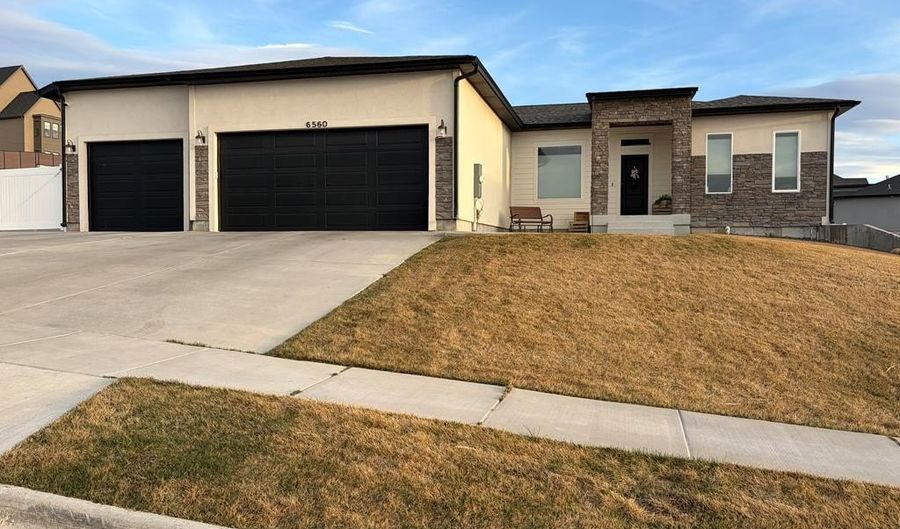 6560 E Crown Cres, Ammon, ID 83406 - 5 Beds, 3 Bath
