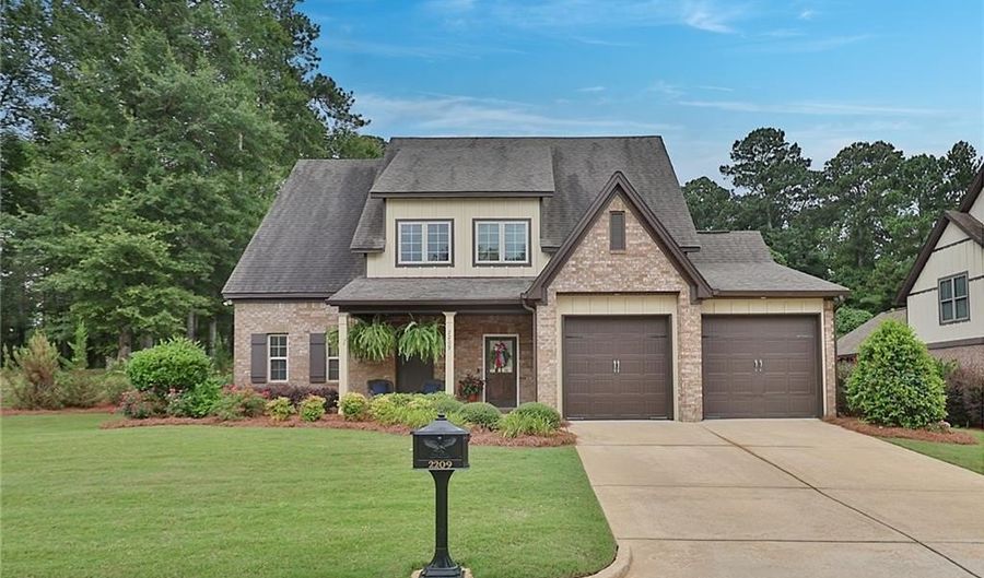 2209 N DONAHUE Dr, Auburn, AL 36830 - 4 Beds, 4 Bath