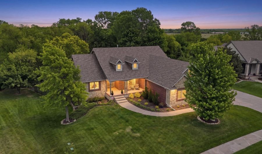1210 E Rolling Hills Dr, Augusta, KS 67010 - 5 Beds, 3 Bath