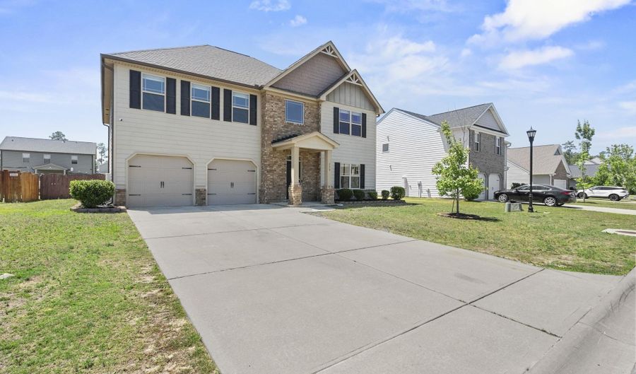558 Sterling Ponds Dr, Blythewood, SC 29016 - 4 Beds, 3 Bath