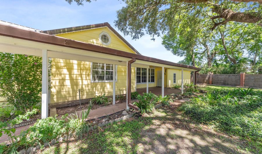 2105 W Port St, Abbeville, LA 70510 - 4 Beds, 3 Bath