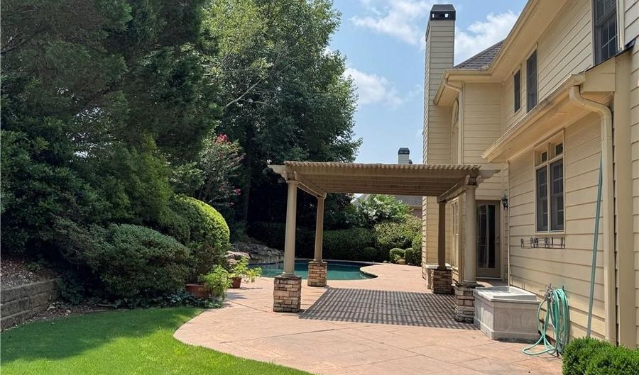 980 Gutter Ct, Alpharetta, GA 30022 - 5 Beds, 5 Bath