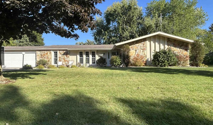 1105 Redding Ln, Angola, IN 46703 - 3 Beds, 3 Bath
