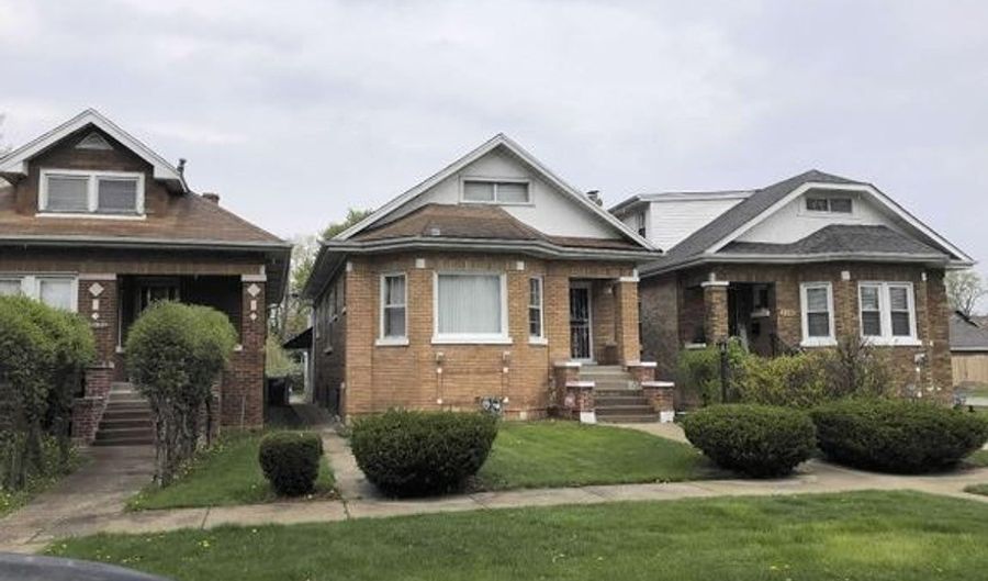 2102 S 7th Ave, Maywood, IL 60153 - 4 Beds, 3 Bath