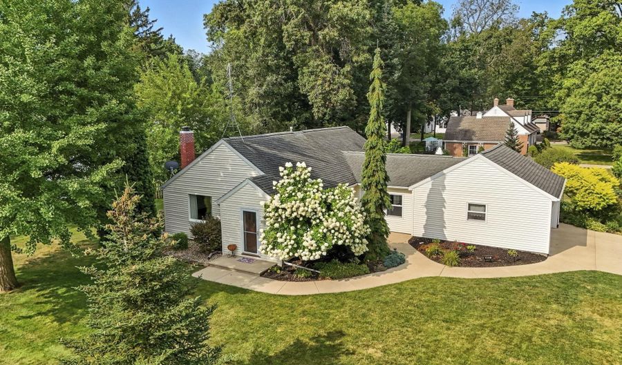 600 S West St, Angola, IN 46703 - 3 Beds, 2 Bath