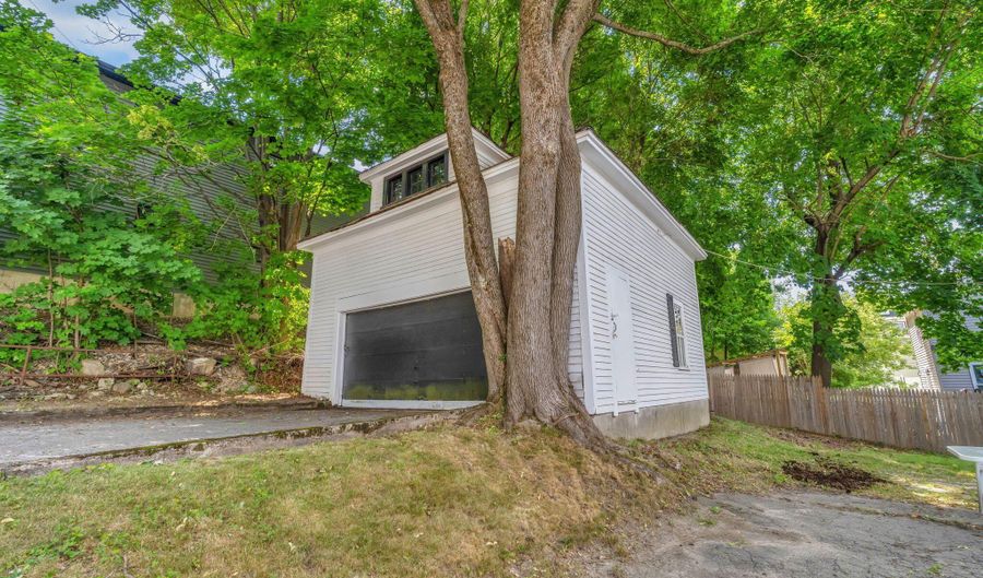 77 Center St, Bangor, ME 04401 - 0 Beds, 3 Bath