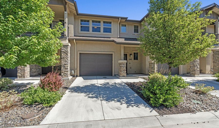 1302 Handelin Rd, Carson City, NV 89706 - 2 Beds, 3 Bath