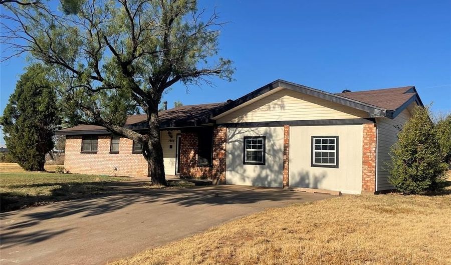 1902 Avenue J, Anson, TX 79501 - 4 Beds, 2 Bath