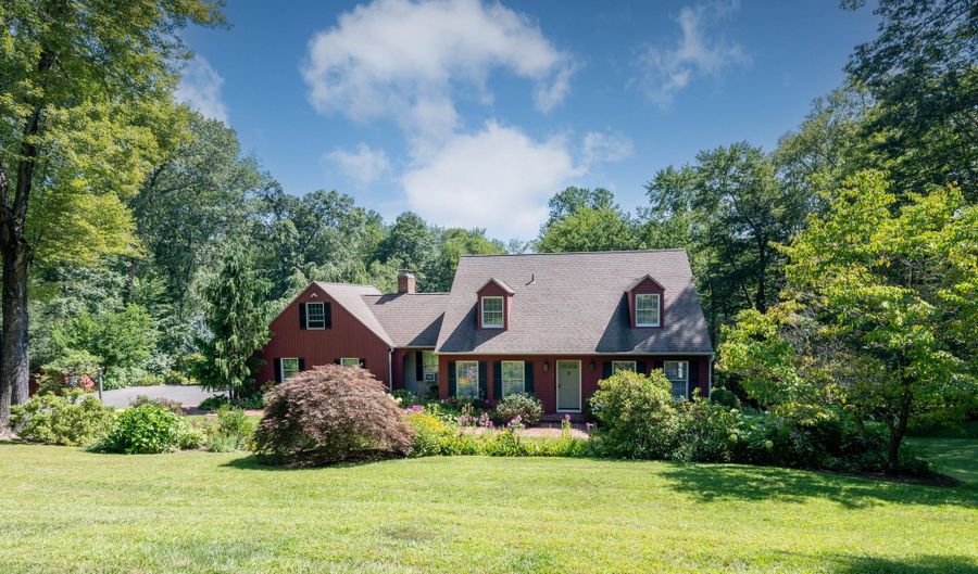 7 S Ridge Rd, Brookfield, CT 06804 - 4 Beds, 3 Bath
