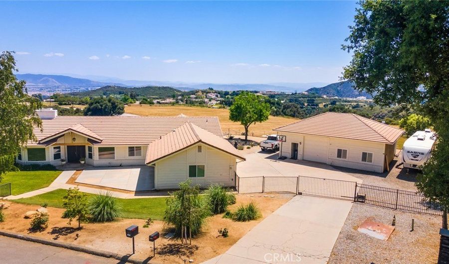 13288 Oak Crest Dr, Yucaipa, CA 92399 - 4 Beds, 4 Bath
