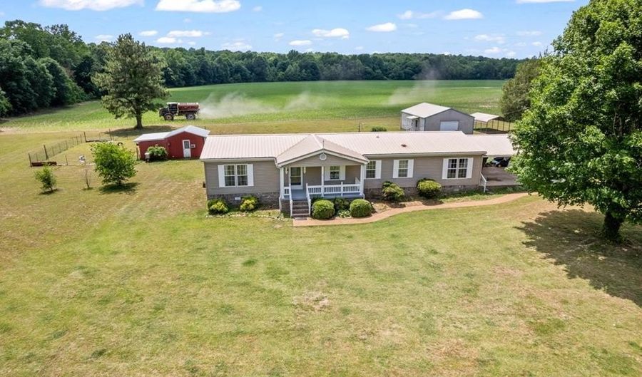 6439 Cedar Grove Rd, Big Sandy, TN 38221 - 4 Beds, 3 Bath