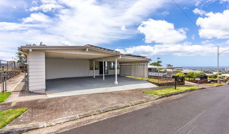2235 Akeukeu St, Pearl City, HI 96782 - 4 Beds, 3 Bath