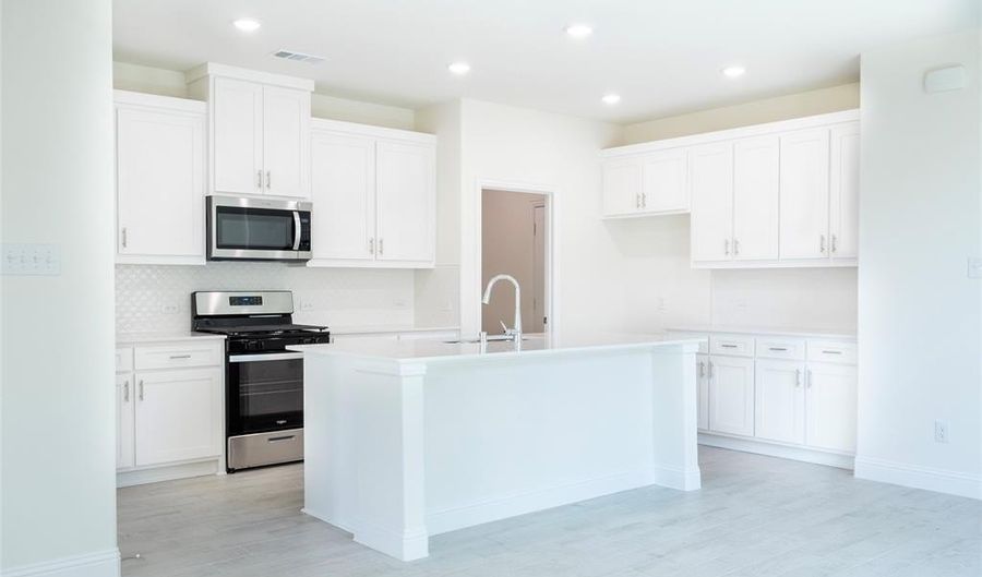 825 Amenduni Ln, Anna, TX 75409 - 4 Beds, 3 Bath