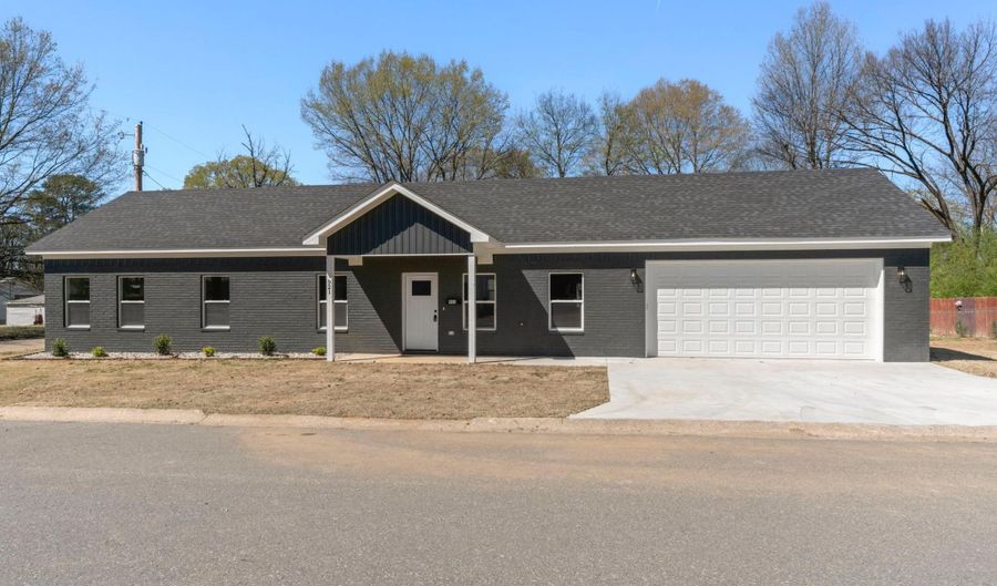 921 Banner St, Benton, AR 72015 - 3 Beds, 2 Bath
