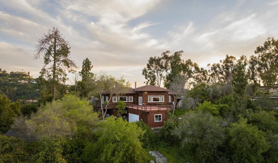 9844 Summit Dr, La Mesa, CA 91941 - 3 Beds, 4 Bath