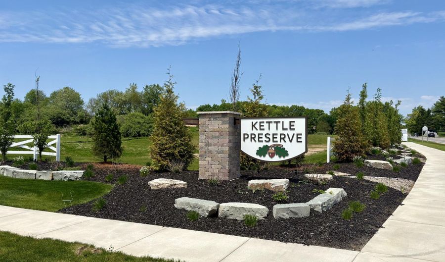 8321 Kettle Oak Dr SE, Alto, MI 49302 - 4 Beds, 3 Bath