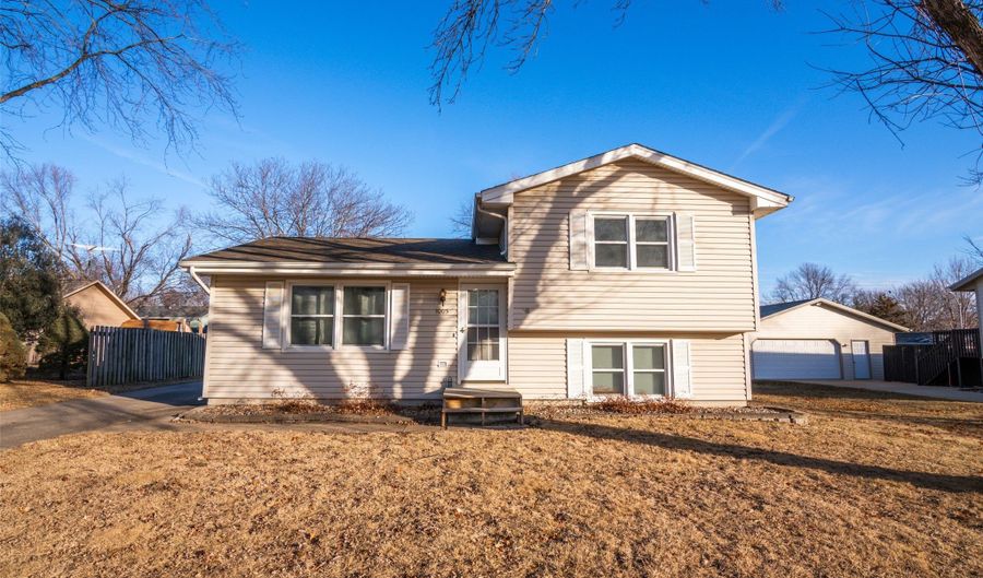 1005 6th St NW, Altoona, IA 50009 - 3 Beds, 2 Bath