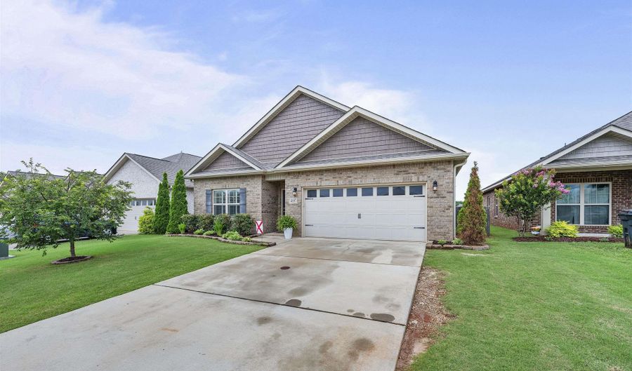 14697 Norfleet Dr, Athens, AL 35613 - 4 Beds, 2 Bath