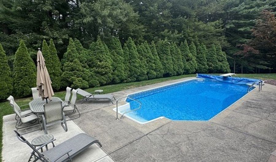 111 Cottonwood Ln, Agawam, MA 01001 - 3 Beds, 2 Bath