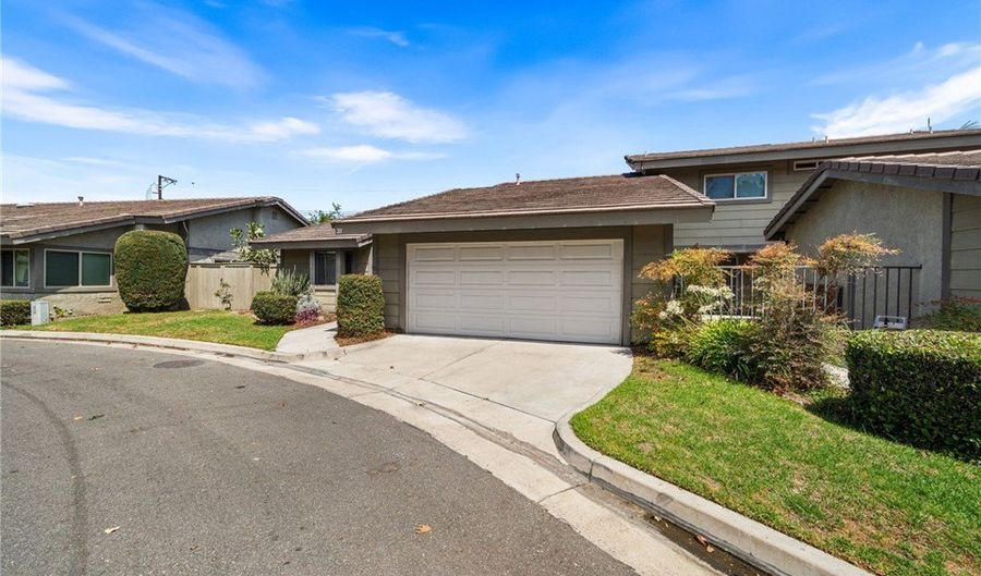 211 E Ponderosa Ln 10, Anaheim, CA 92802 - 2 Beds, 2 Bath