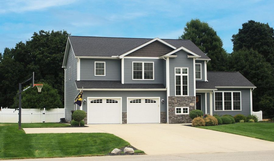 3199 Pender, Adrian, MI 49221 - 4 Beds, 3 Bath